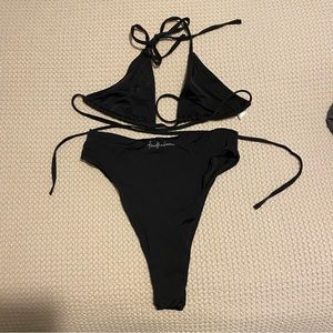 437 swim top & bottoms
